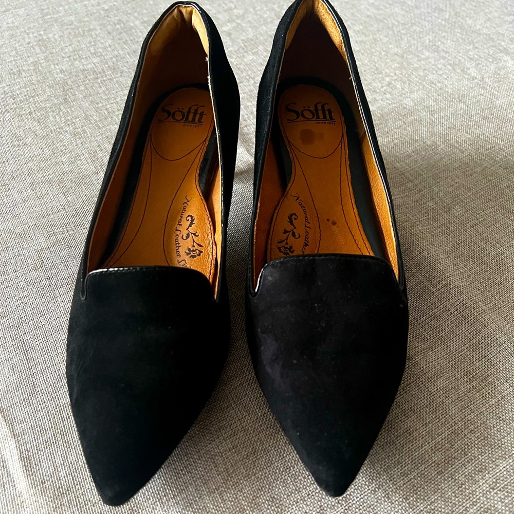 Sofft size 9 black suede heels